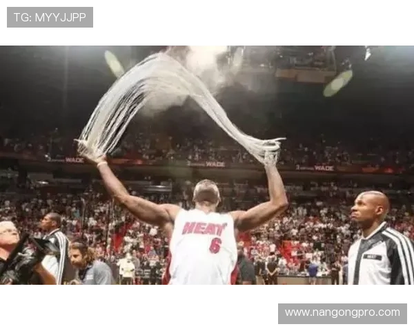 NBA季后赛格局突变多队争冠巨星表现引发联盟新一轮热议风暴